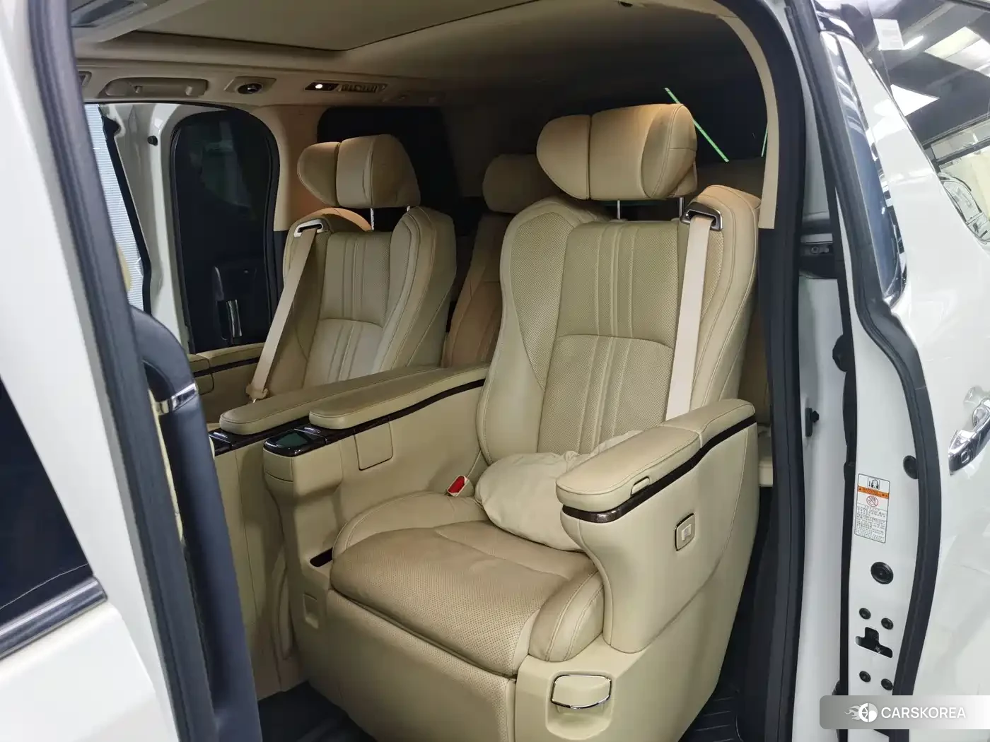 Toyota Alphard 2022 Белый из Китая, фото 3
