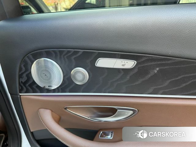 Mercedes-Benz E-Class W213 2018 Белый из Кореи, фото 3