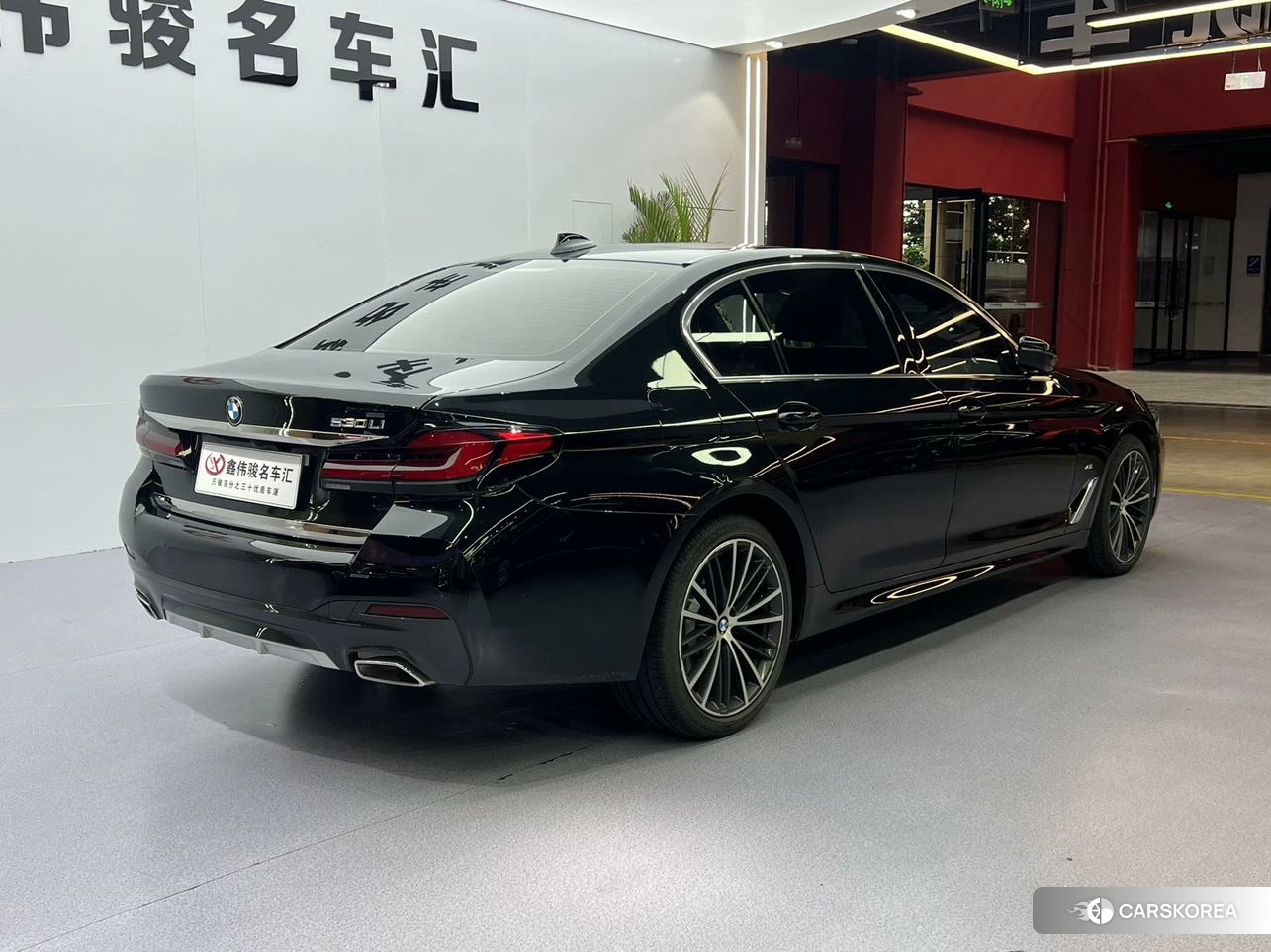 BMW 5 series 2023 Черный из Китая, фото 3