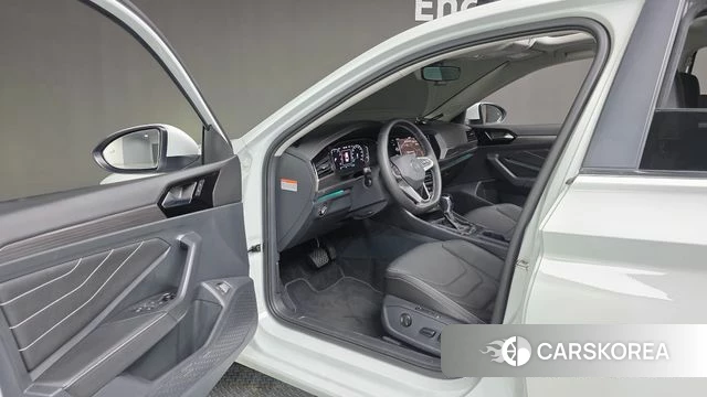 Volkswagen 7th Generation of Jetta 2023 Белый из Кореи, фото 3