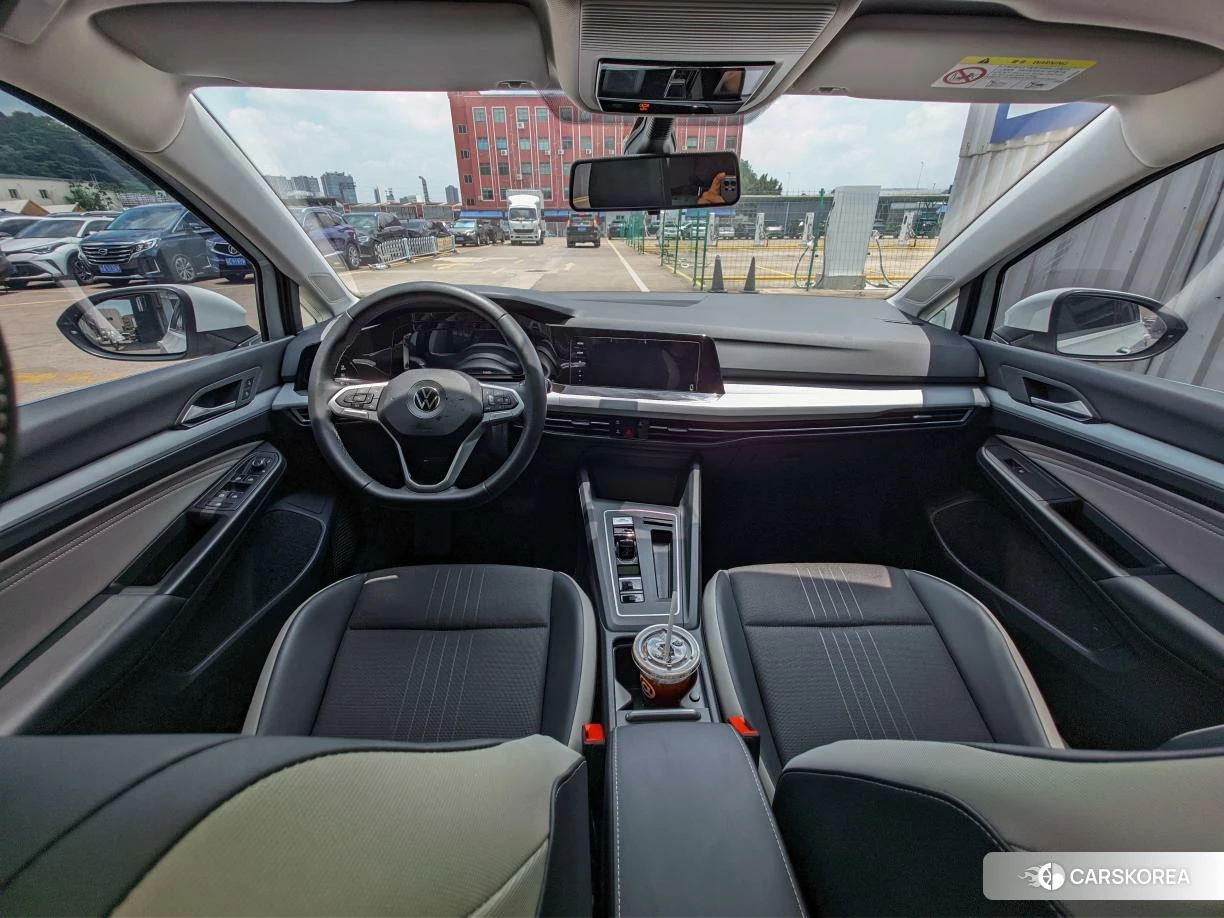Volkswagen Golf 2023 Белый из Китая, фото 3