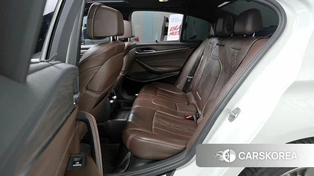 BMW 5 Series (G30) 2018 Белый из Кореи, фото 3