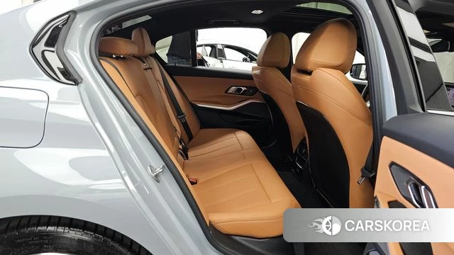 BMW 3 Series (G20) 2024 Светло-серебряный цвет из Кореи, фото 3
