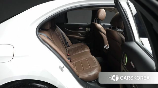 Mercedes-Benz E-Class W213 2018 Белый из Кореи, фото 2