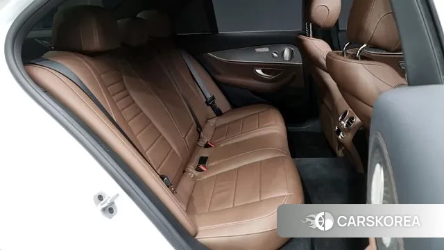 Mercedes-Benz E-Class W213 2022 Белый из Кореи, фото 3