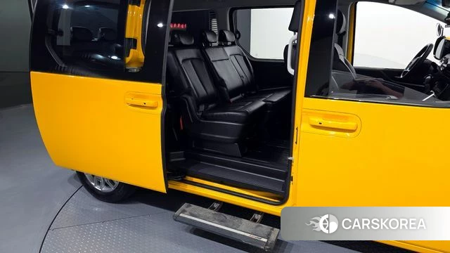 Hyundai Staria 2022 Желтый из Кореи, фото 3