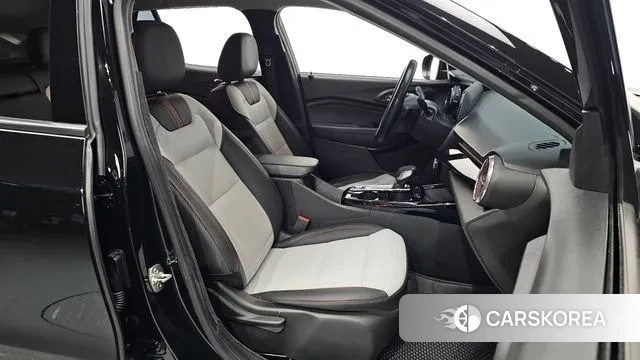 Chevrolet (GM Daewoo) Trax Crossover 2024 Черный из Кореи, фото 3