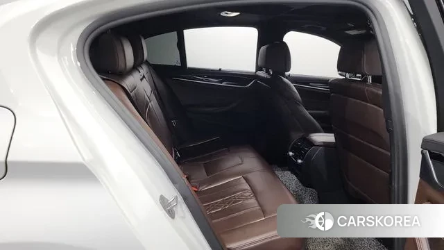 BMW 5 Series (G30) 2019 Белый из Кореи, фото 3