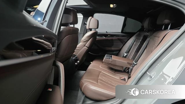 BMW 5 Series (G30) 2022 Серебристо-серый из Кореи, фото 3