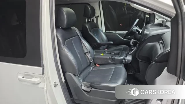 Hyundai Staria 2022 Белый из Кореи, фото 3