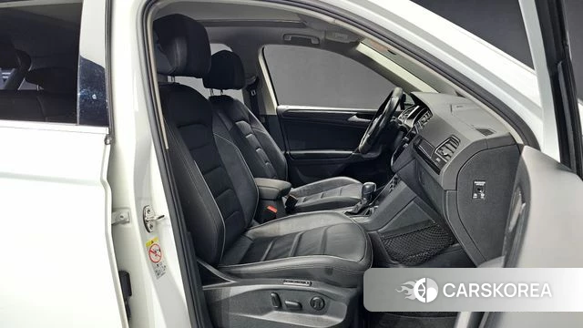 Volkswagen Tiguan second Generation 2018 Белый из Кореи, фото 3