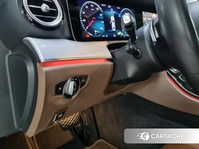 Mercedes-Benz E-Class W213 2021 Черный из Кореи, фото 3