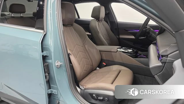 BMW 5 Series (G60) 2025 Небесно-голубой из Кореи, фото 3