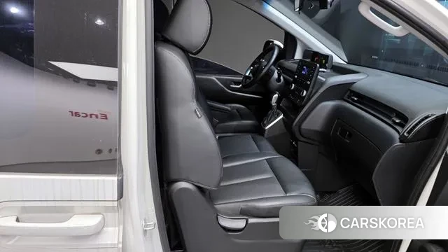 Hyundai Staria 2022 Белый из Кореи, фото 3