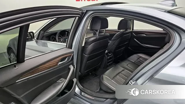 BMW 5 Series (G30) 2018 Серебристо-серый из Кореи, фото 3