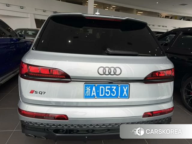 Audi SQ7 2024 Серебристо-серый из Китая, фото 3