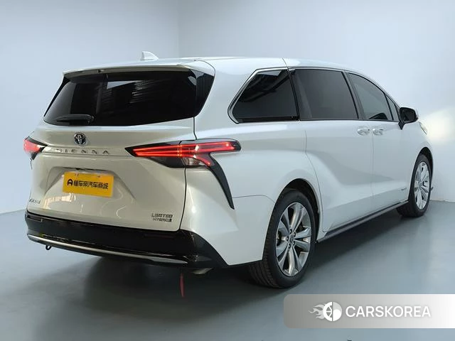 Toyota Saina 2024 Белый из Китая, фото 3