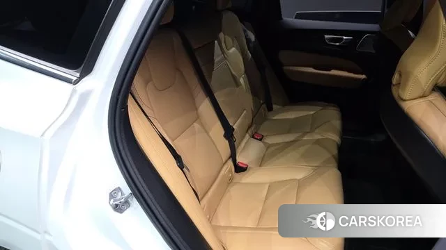 Volvo XC60 second Generation 2021 Белый из Кореи, фото 3