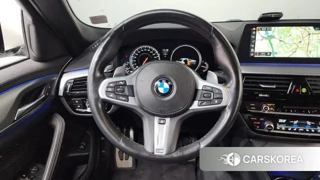 BMW 5 Series (G30) 2018 Белый из Кореи, фото 3