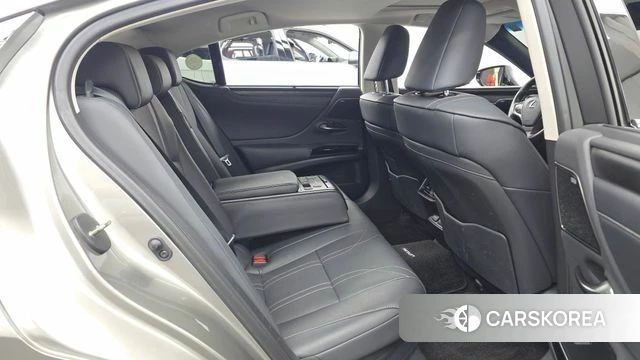 Lexus ES300h 7th generation 2023 Песочный из Кореи, фото 3