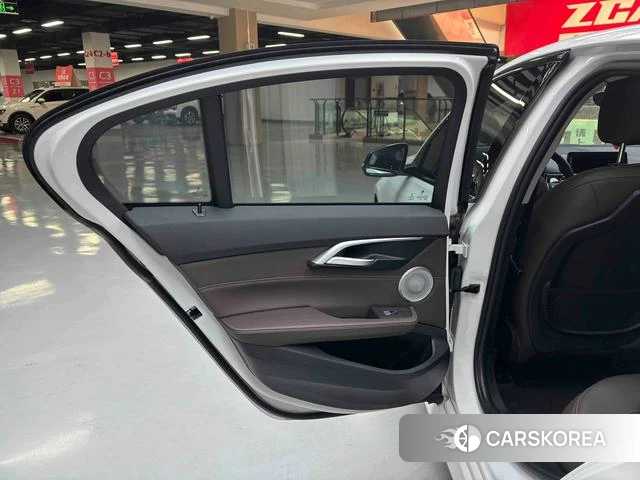 BMW 1 series 2021 Белый из Китая, фото 3