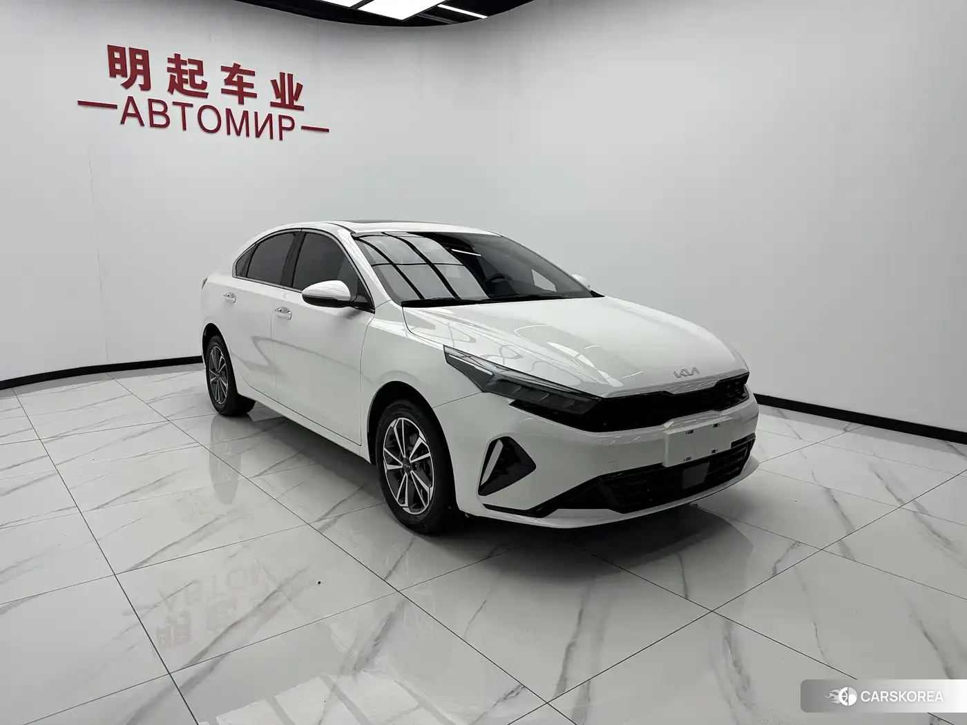 Kia K3 2023 Белый из Китая, фото 3