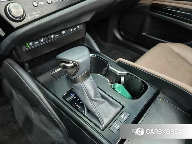 Lexus ES300h 7th generation 2023 Белый из Кореи, фото 3