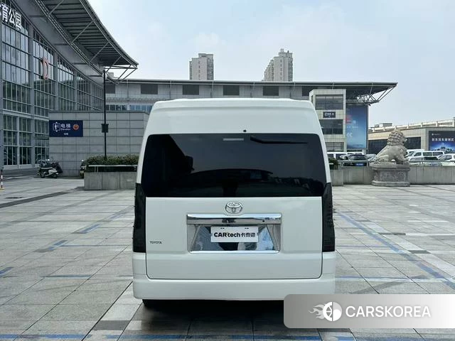 Toyota Hiace 2023 Белый из Китая, фото 3