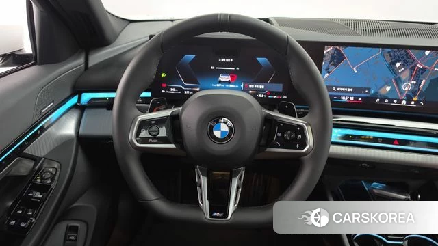 BMW 5 Series (G60) 2025 Белый из Кореи, фото 3
