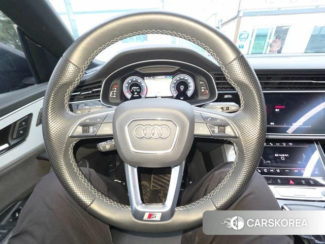 Audi Q8 (4M) 2023 Черный из Кореи, фото 3