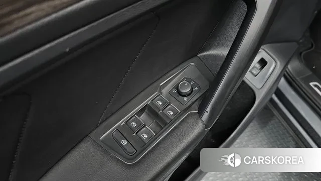 Volkswagen Tiguan Allspace 2024 Серый из Кореи, фото 3