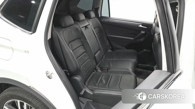 Volkswagen Tiguan Allspace 2023 Белый из Кореи, фото 3