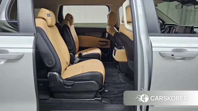 Kia Carnival 4th generation 2022 Серебристо-серый из Кореи, фото 3