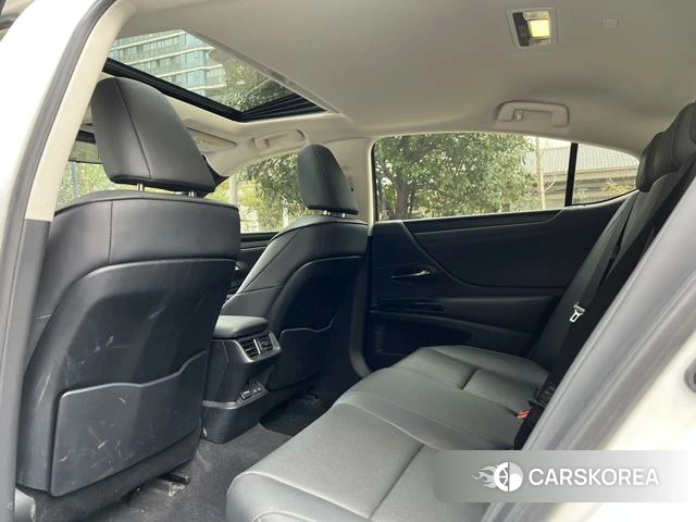 Lexus ES 2024 Белый из Китая, фото 3