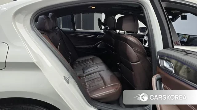 BMW 5 Series (G30) 2018 Белый из Кореи, фото 3