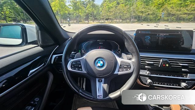 BMW 5 Series (G30) 2023 Белый из Кореи, фото 3