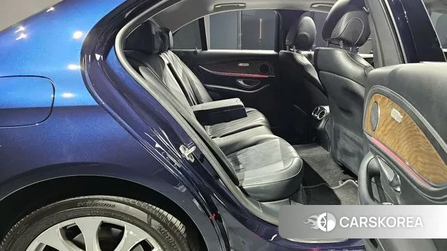 Mercedes-Benz E-Class W213 2018 Синий из Кореи, фото 3