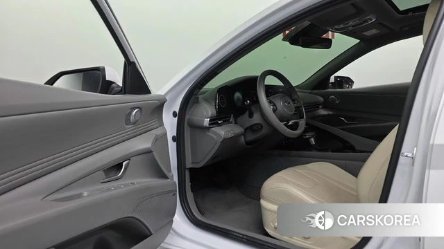 Hyundai Avante Hybrid (CN7) 2023 Белый из Кореи, фото 3