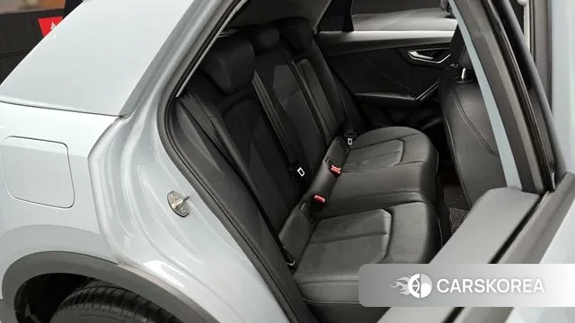 Audi Q2 2023 Светло-серебряный цвет из Кореи, фото 3