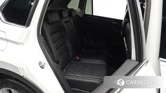 Volkswagen Tiguan second Generation 2019 Белый из Кореи, фото 3