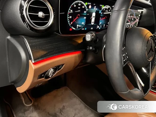 Mercedes-Benz E-Class W213 2023 Черный из Кореи, фото 3