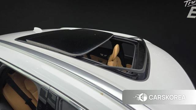 Volvo XC60 second Generation 2022 Белый из Кореи, фото 3