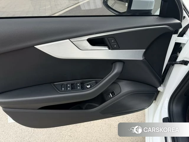 Audi A4L 2021 Белый из Китая, фото 3