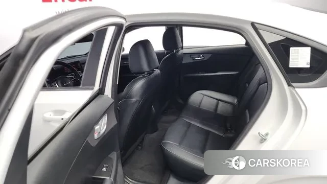 Kia The New K3 2nd generation 2022 Белый из Кореи, фото 3