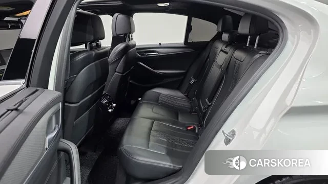 BMW 5 Series (G30) 2018 Белый из Кореи, фото 3