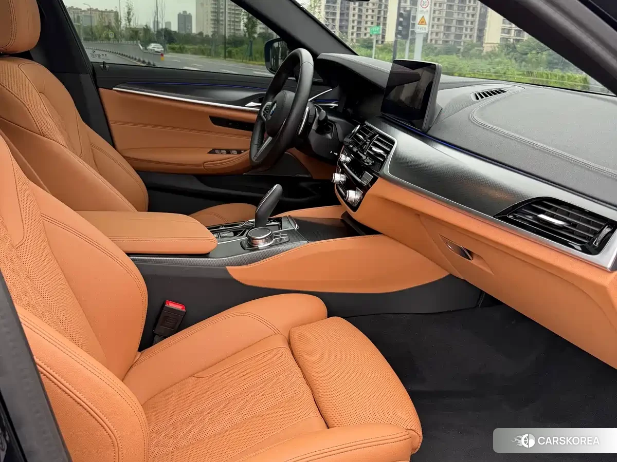 BMW 5 series 2023 Черный из Китая, фото 3