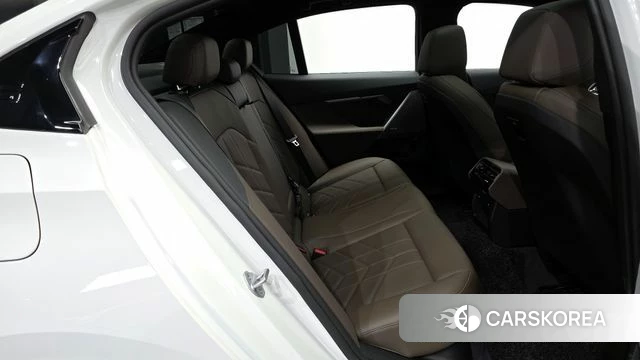 BMW 5 Series (G60) 2025 Белый из Кореи, фото 3