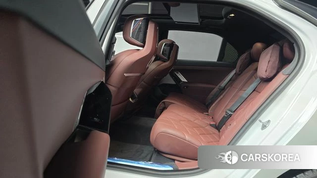 BMW 7 Series (G70) 2025 Белый из Кореи, фото 3