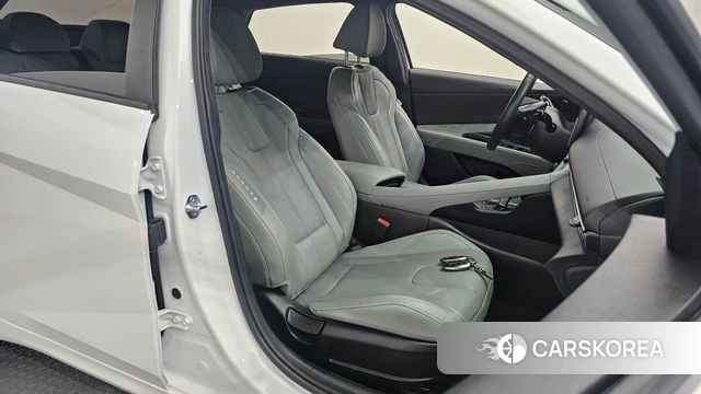 Hyundai The New Avante (CN7) 2024 Белый из Кореи, фото 3