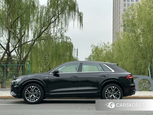 Audi Q8 2024 Черный из Китая, фото 3